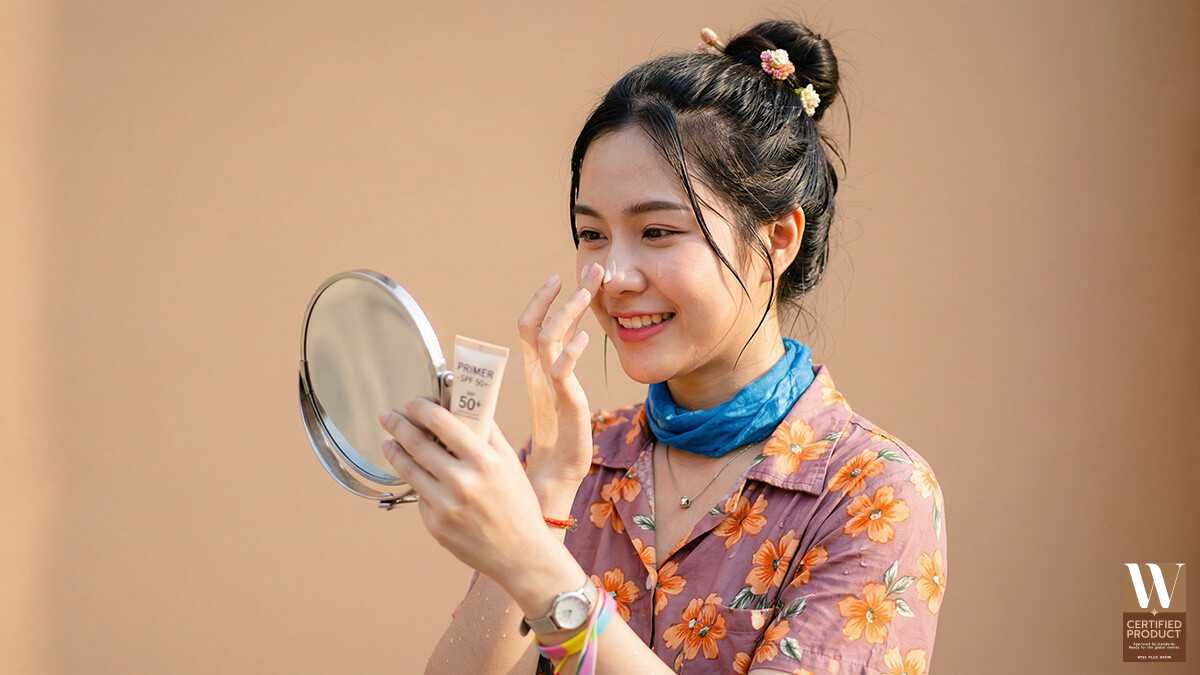 ลงครีมก่อนล็อกผิวด้วยแป้ง