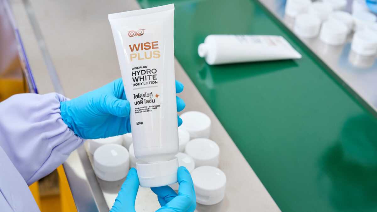 โรงงานผลิตครีม Wise Plus Grow จังหวัดอุบลราชธานี ทีมงานตรวจสอบคุณภาพตามมาตรฐาน GMP