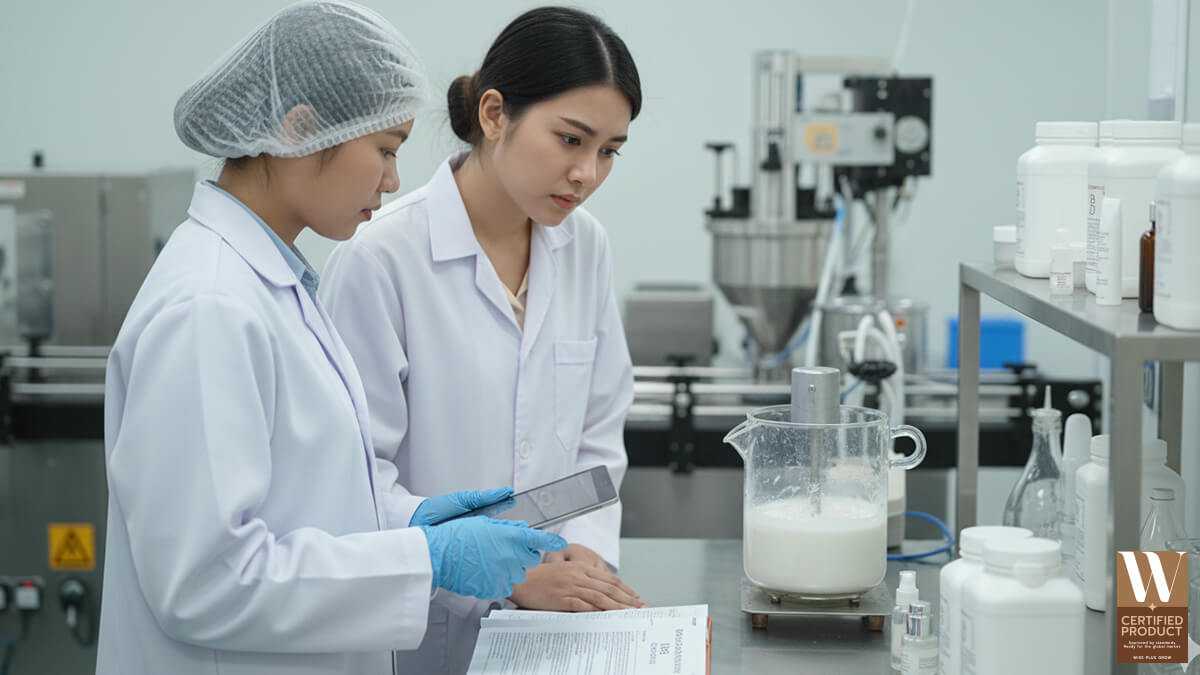 ตรวจสอบมาตรฐานการผลิตของโรงงานครีมอย่างละเอียด