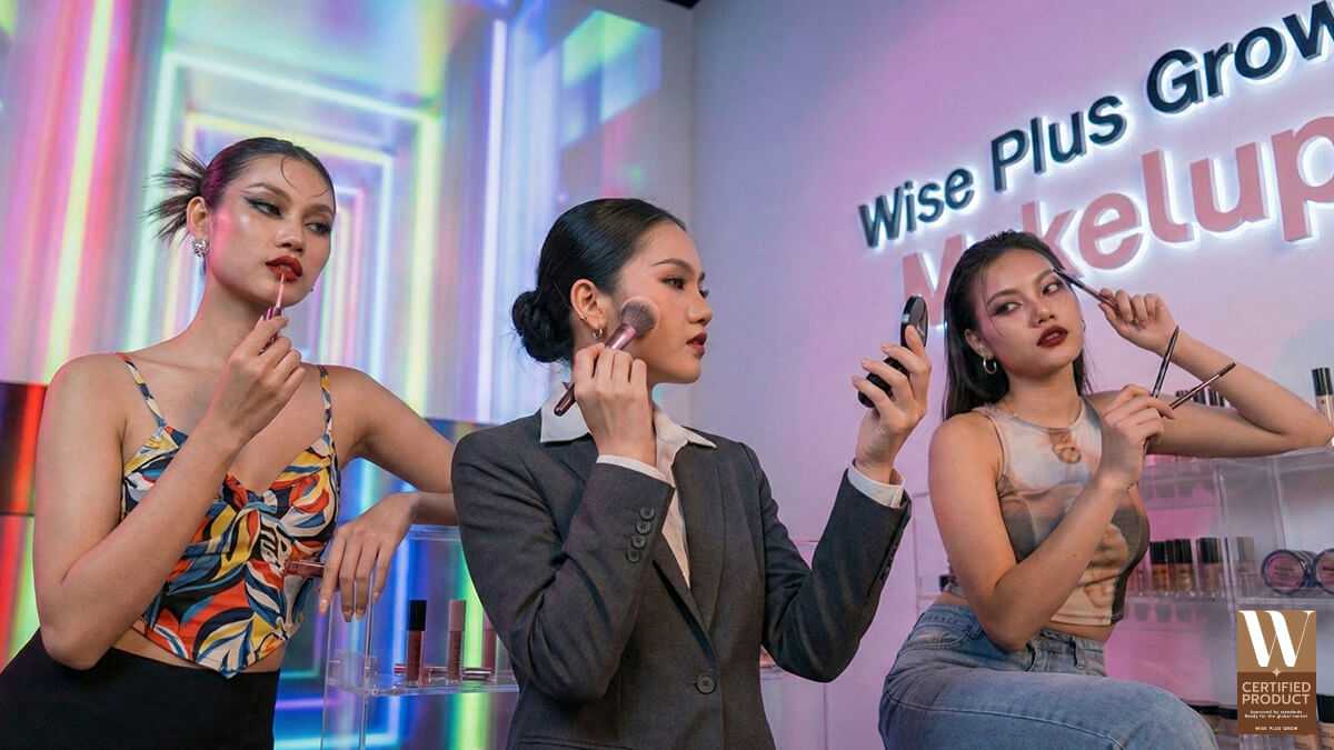 ทีม R&D ออกแบบผลิตภัณฑ์แต่งหน้าและเครื่องสำอาง