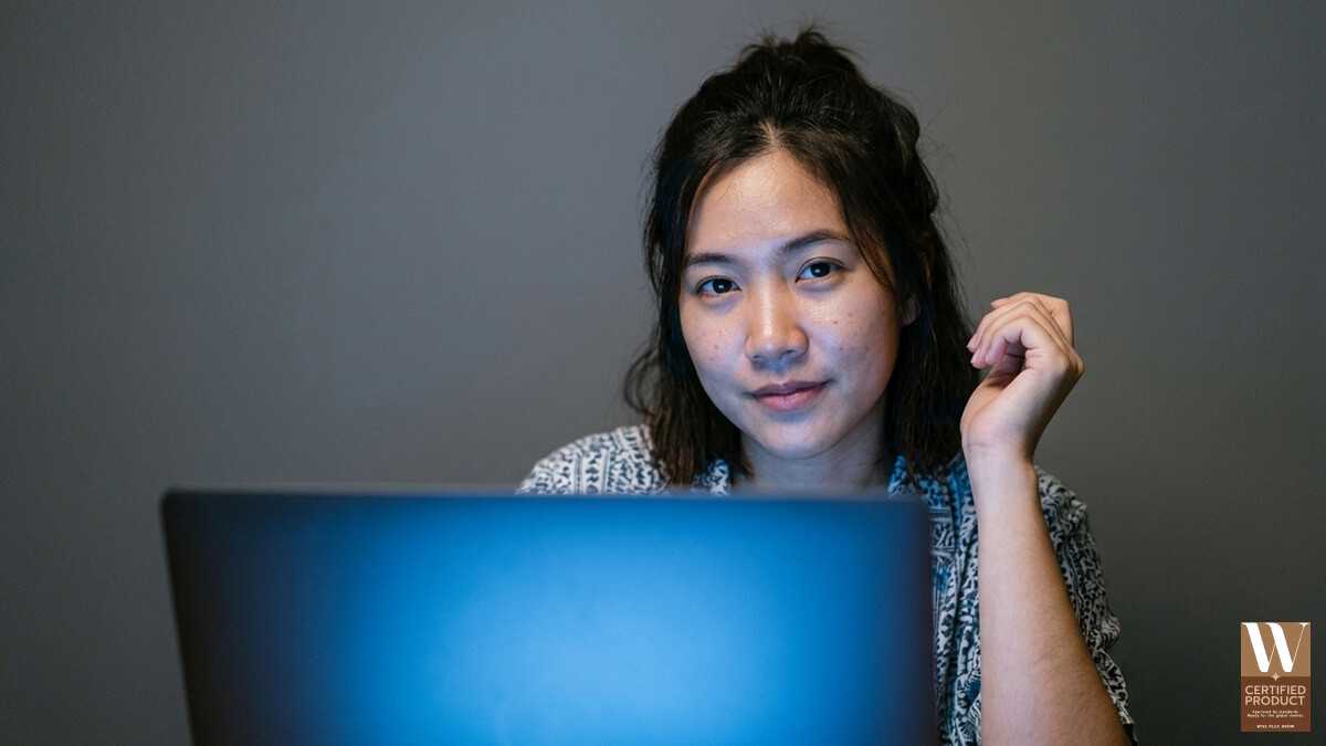 แสงสีฟ้าจากหน้าจอทำให้ผิวแก่เร็วขึ้นจริงไหม