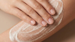 สครับอัลฟ่าอาร์บูตินสำหรับดูแลผิวกาย